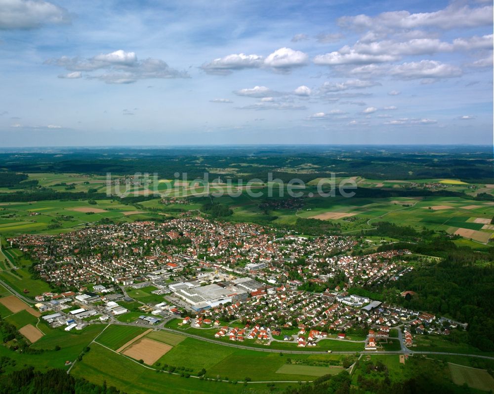 Welzheim von oben - Stadtgebiet inmitten der Landwirtschaft in Welzheim im Bundesland Baden-Württemberg, Deutschland