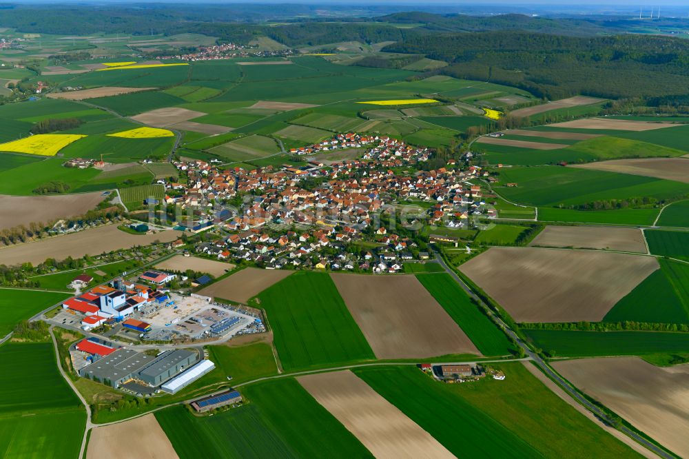 Wiesenbronn von oben - Stadtgebiet inmitten der Landwirtschaft in Wiesenbronn im Bundesland Bayern, Deutschland