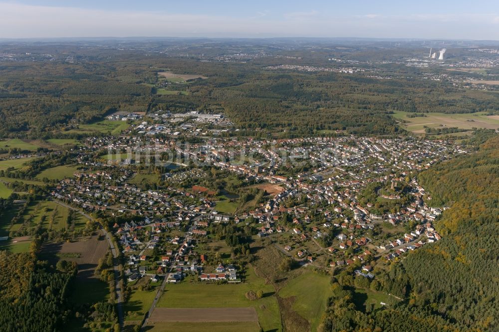 Kirkel von oben - Stadtgebiet der Innenstadt von Kirkel im Saarland