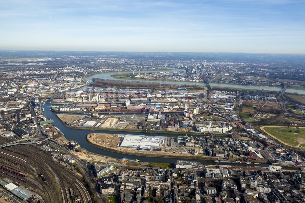 Neuss aus der Vogelperspektive: Stadthafen Neusser Hafen am Ufer des Flußverlaufes des Rhein in Neuss im Bundesland Nordrhein-Westfalen