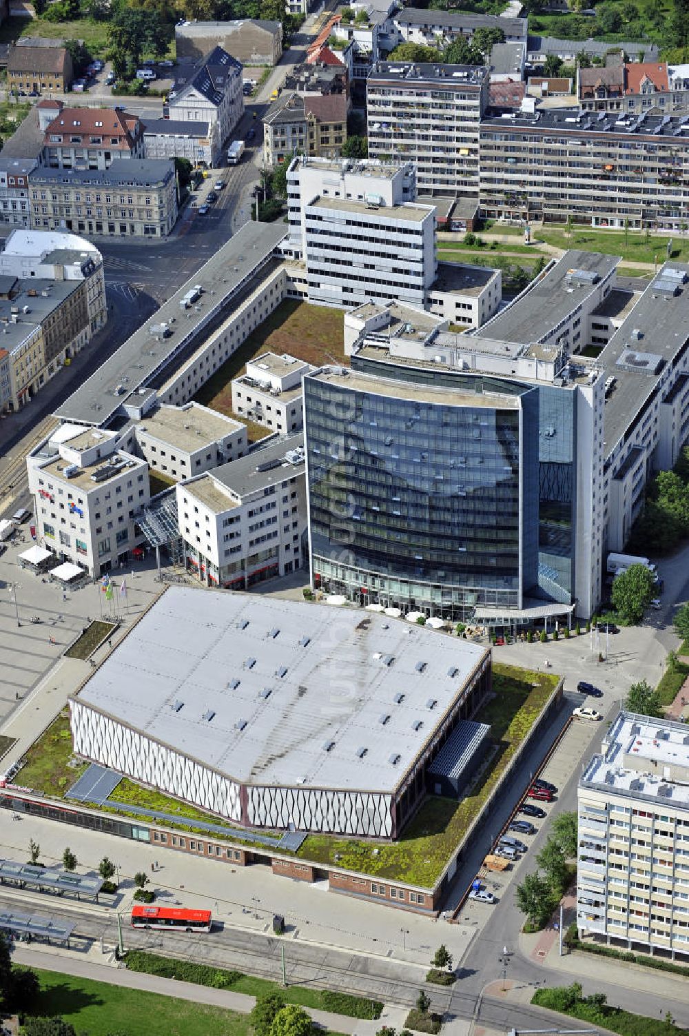 Cottbus von oben - Stadthalle Cottbus und Einkaufszentrum