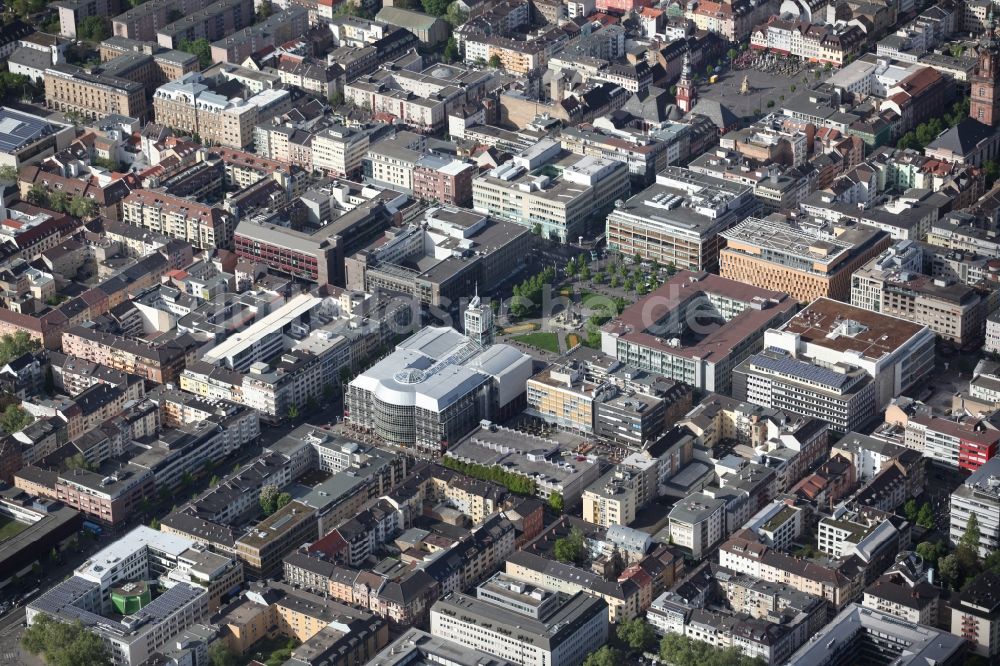 Mannheim aus der Vogelperspektive: Stadthaus im Zentrum der Innenstadt von Mannheim im Bundesland Baden-Württemberg