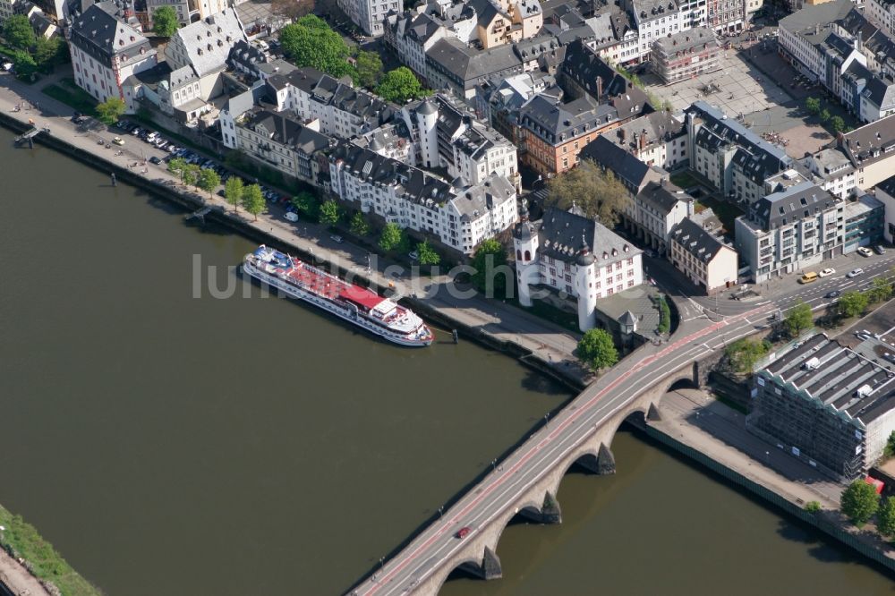 Luftaufnahme Koblenz - Stadtkern mit Blick auf die Balduinbrücke in Koblenz im Bundesland Rheinland-Pfalz