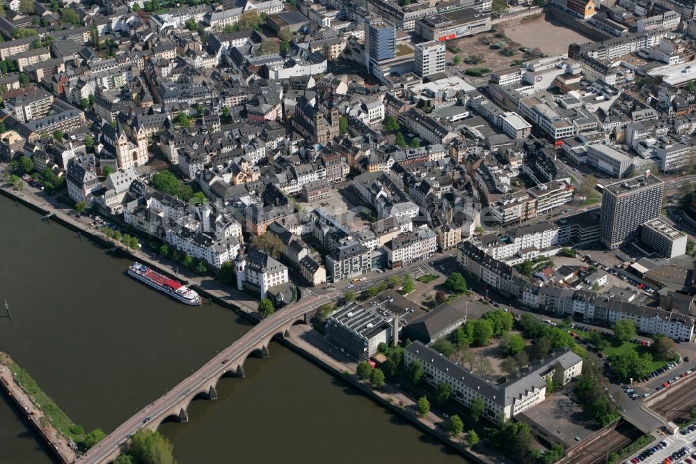 Koblenz von oben - Stadtkern mit Blick auf die Balduinbrücke in Koblenz im Bundesland Rheinland-Pfalz