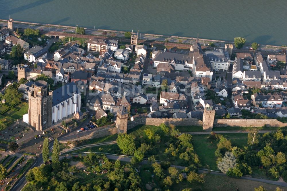 Oberwesel aus der Vogelperspektive: Stadtkern mit Blick auf St. Martinskirche in Oberwesel im Bundesland Rheinland-Pfalz