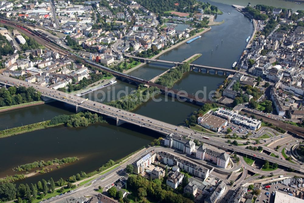 Luftaufnahme Koblenz - Stadtkern und Brücken über die Mosel in Koblenz im Bundesland Rheinland-Pfalz