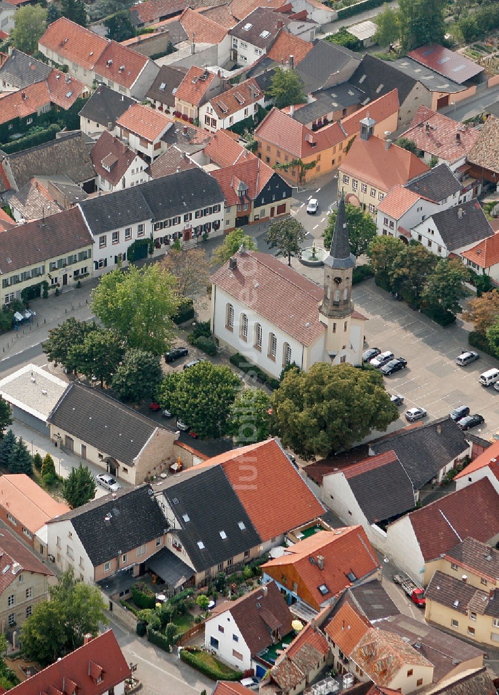 Luftbild Schwabenheim an der Selz - Stadtkern und Evangelische Kirche in Schwabenheim an der Selz im Bundesland Rheinland-Pfalz