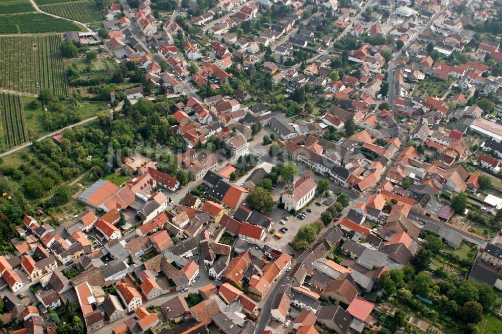 Luftaufnahme Schwabenheim an der Selz - Stadtkern und Evangelische Kirche in Schwabenheim an der Selz im Bundesland Rheinland-Pfalz