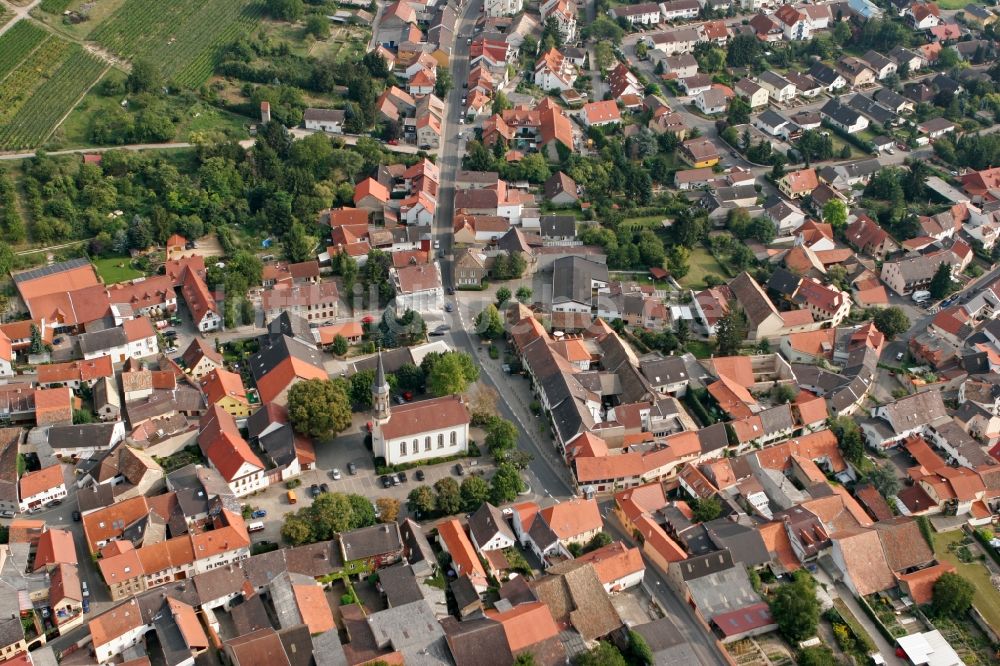 Schwabenheim an der Selz von oben - Stadtkern und Evangelische Kirche in Schwabenheim an der Selz im Bundesland Rheinland-Pfalz