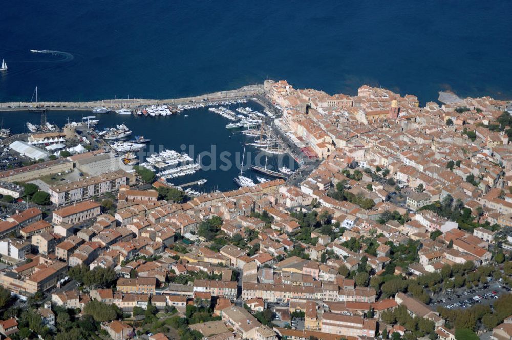 St. Tropez aus der Vogelperspektive: Stadtkern und Hafen von St. Tropez / Le centre - ville et le port de St. Tropez