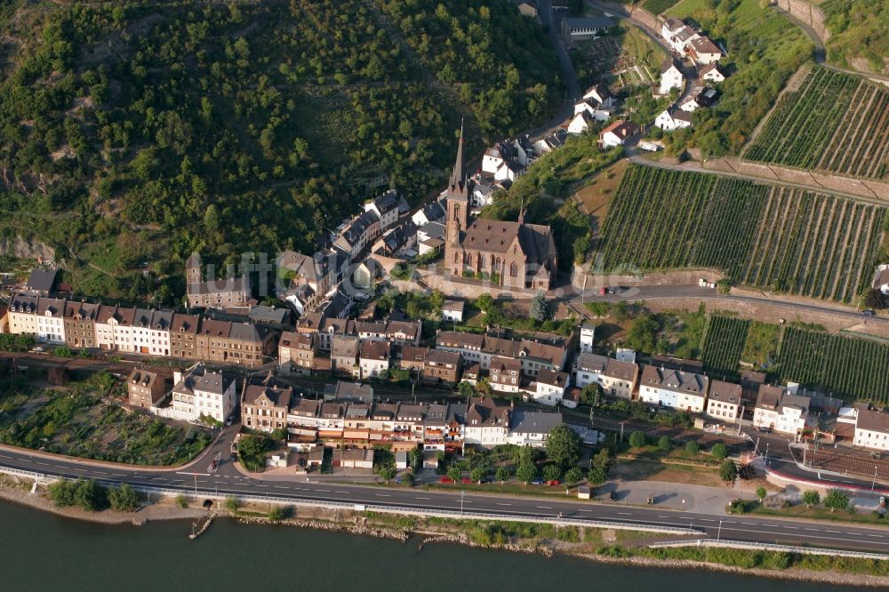 Lorch aus der Vogelperspektive: Stadtkern und Pfarrkirche St.Bonifatius in Lorch im Bundesland Hessen