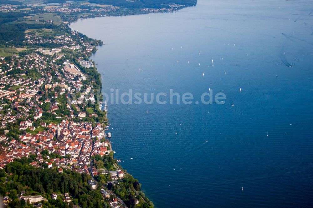 Überlingen von oben - Stadtkern an den See- Uferbereichen des Bodensee in Überlingen im Bundesland Baden-Württemberg, Deutschland