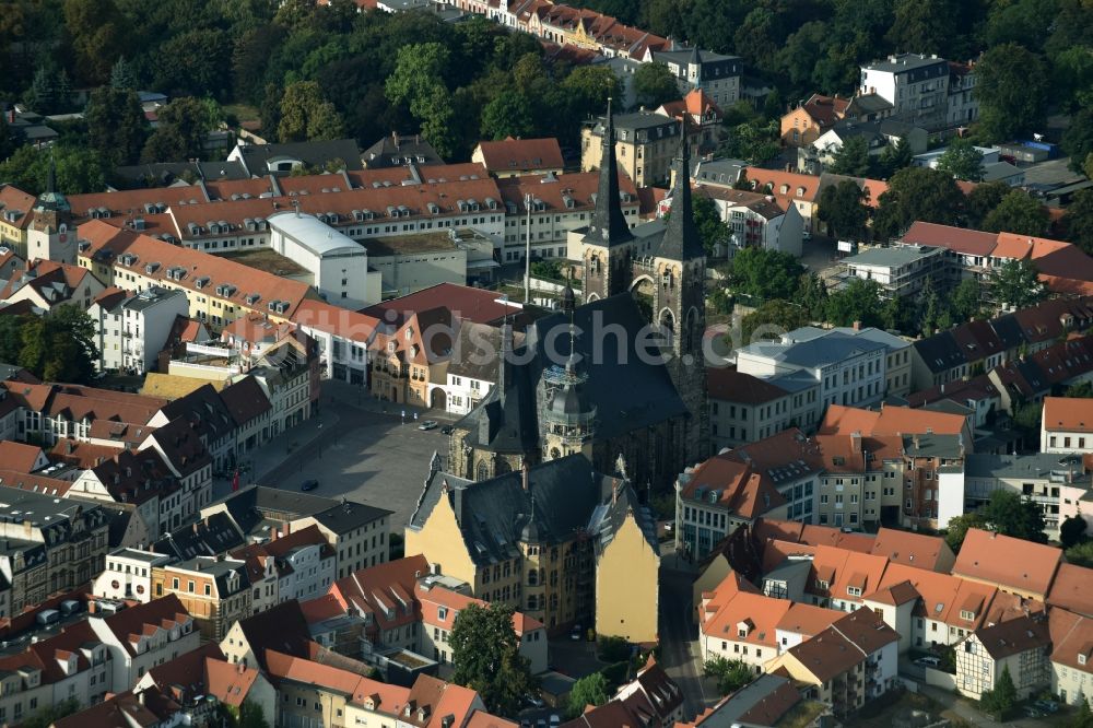 Köthen (Anhalt) von oben - Stadtkirche St. Jakob und Rathaus im Altstadt- Zentrum in Köthen (Anhalt) im Bundesland Sachsen-Anhalt