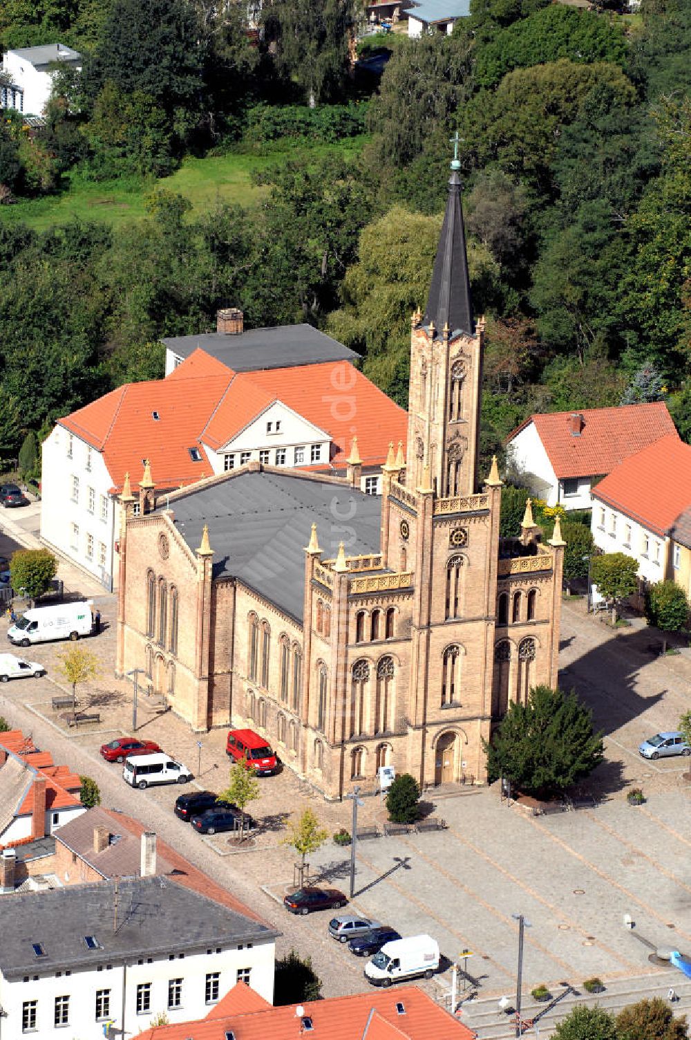 Luftbild Fürstenberg/ Havel - Stadtkirche auf dem Marktplatz in Fürstenberg/ Havel