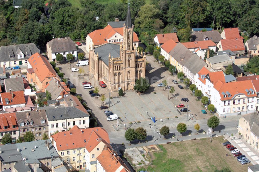 Luftaufnahme Fürstenberg/ Havel - Stadtkirche auf dem Marktplatz in Fürstenberg/ Havel