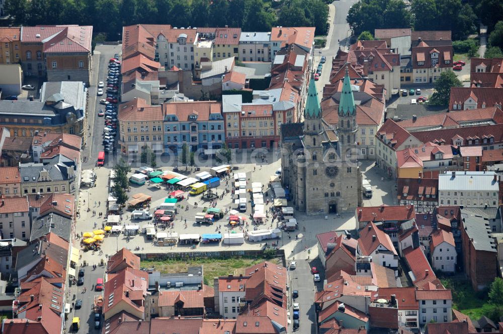 Luftbild Meiningen - Stadtkirche auf dem Marktplatz zu Meiningen in Thüringen