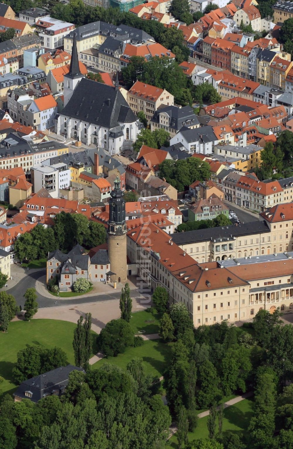 Weimar von oben - Stadtkirche Sankt Peter und Paul in Weimar im Bundesland Thüringen