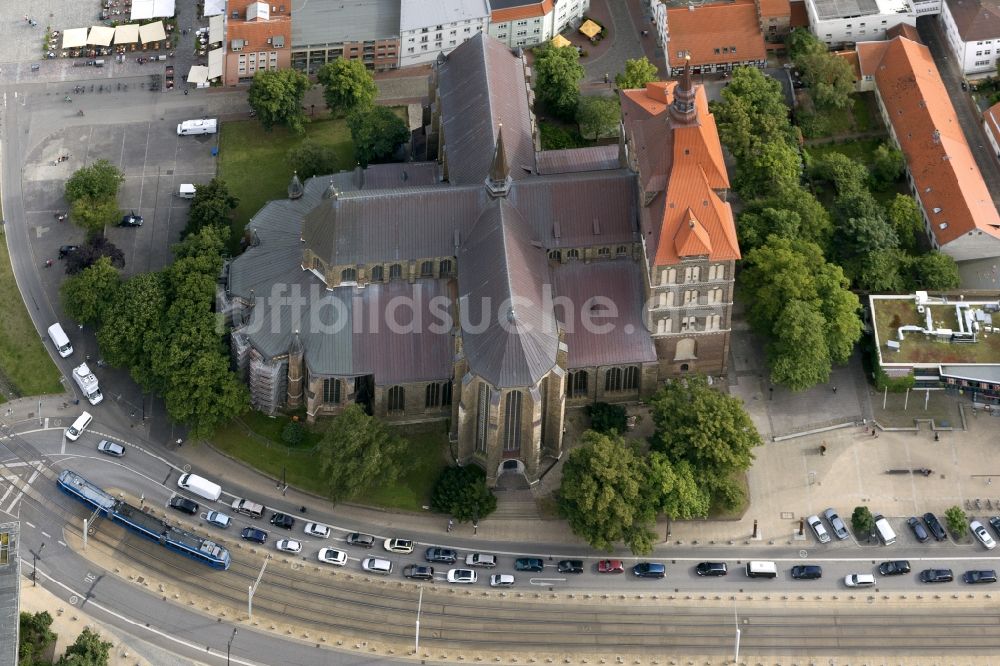 Luftaufnahme Rostock - Stadtmitte mit der St. Marien- Kirche, auch Marienkirche genannt an der Lange Strasse in Rostock im Bundesland Mecklenburg-Vorpommern