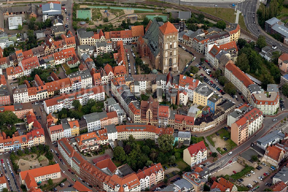 Rostock aus der Vogelperspektive: Stadtmitte mit der Nikolaikirche in Rostock im Bundesland Mecklenburg-Vorpommern