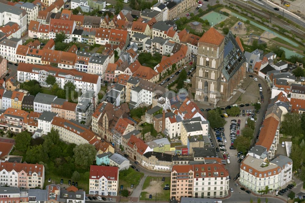 Luftbild Rostock - Stadtmitte mit der Nikolaikirche in Rostock im Bundesland Mecklenburg-Vorpommern