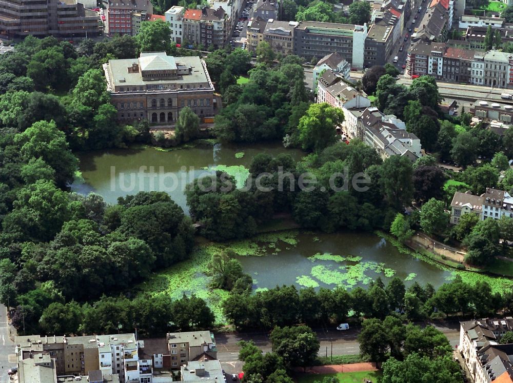 Luftaufnahme Düsseldorf - Stadtpark am See Schwanenspiegel und Kaiserteich am Ständehaus in Düsseldorf im Bundesland Nordrhein-Westfalen NRW