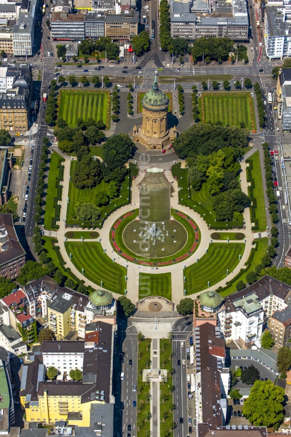 Luftaufnahme Mannheim - Stadtpark am Wasserturm am Friedrichsplatz in Mannheim im Bundesland Baden-Württemberg