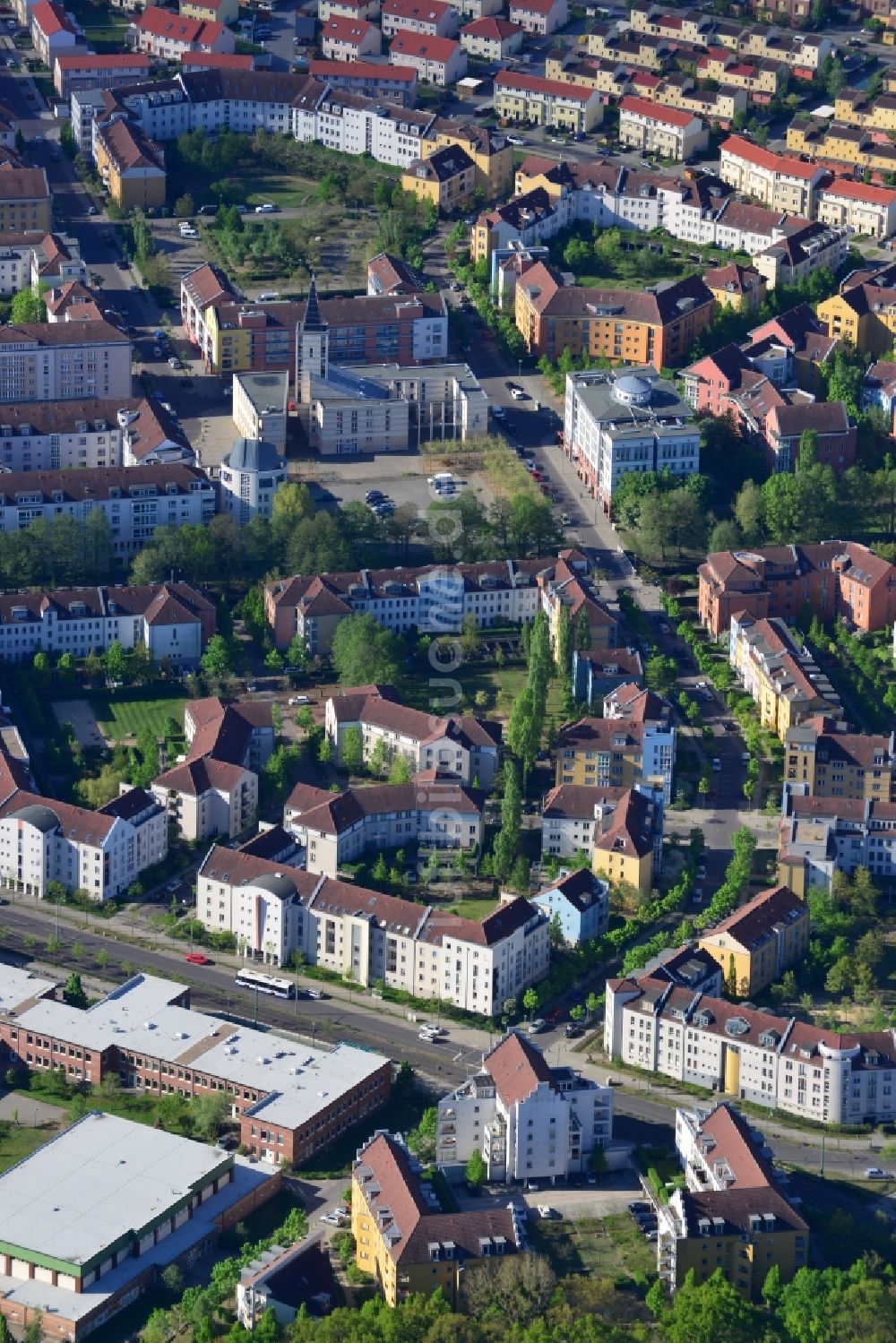 Potsdam von oben - Stadtrand und Außenbezirks- Wohngebiet Kirchsteigfeld in Potsdam im Bundesland Brandenburg, Deutschland