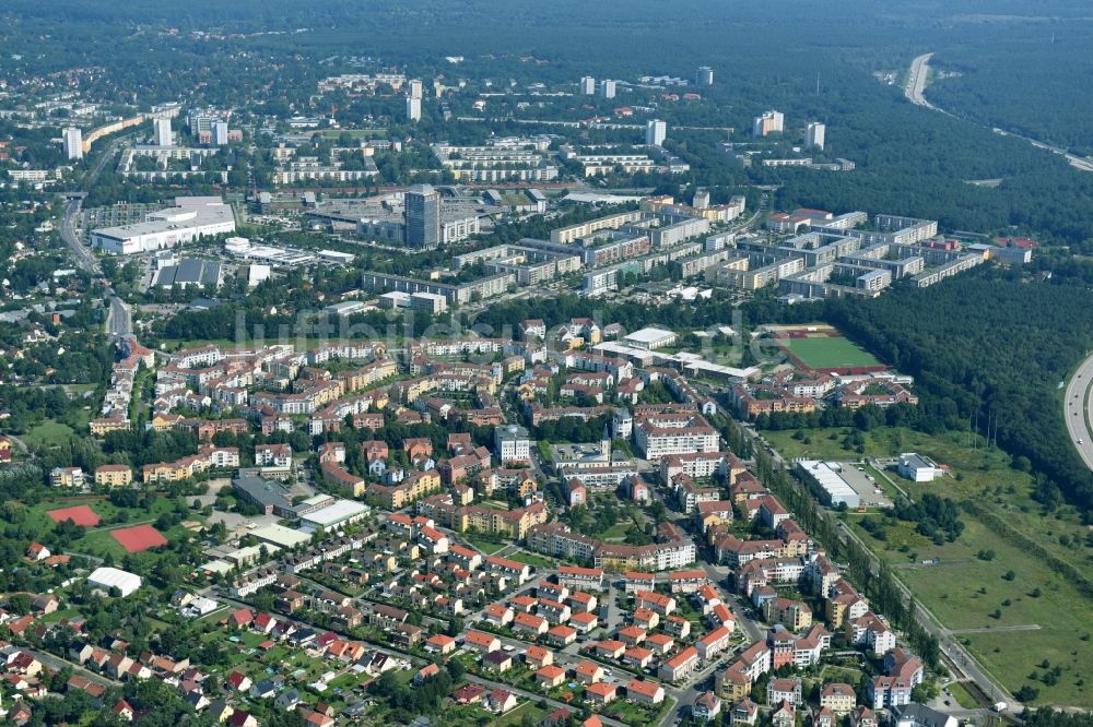 Potsdam von oben - Stadtrand und Außenbezirks- Wohngebiet Kirchsteigfeld in Potsdam im Bundesland Brandenburg, Deutschland