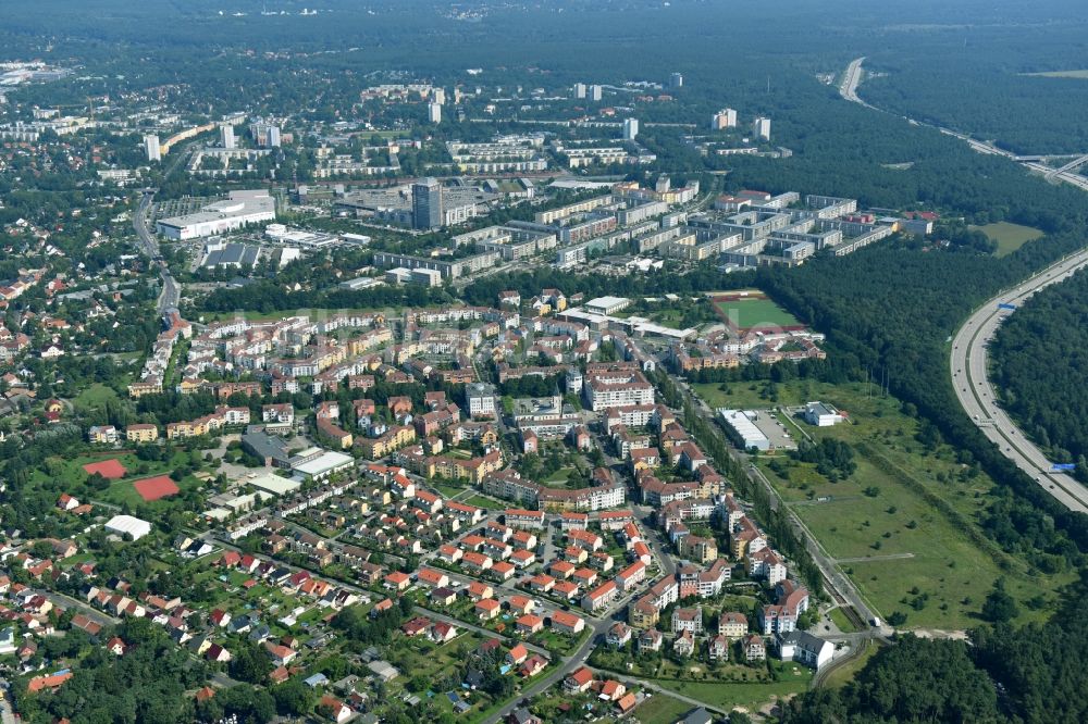 Potsdam aus der Vogelperspektive: Stadtrand und Außenbezirks- Wohngebiet Kirchsteigfeld in Potsdam im Bundesland Brandenburg, Deutschland