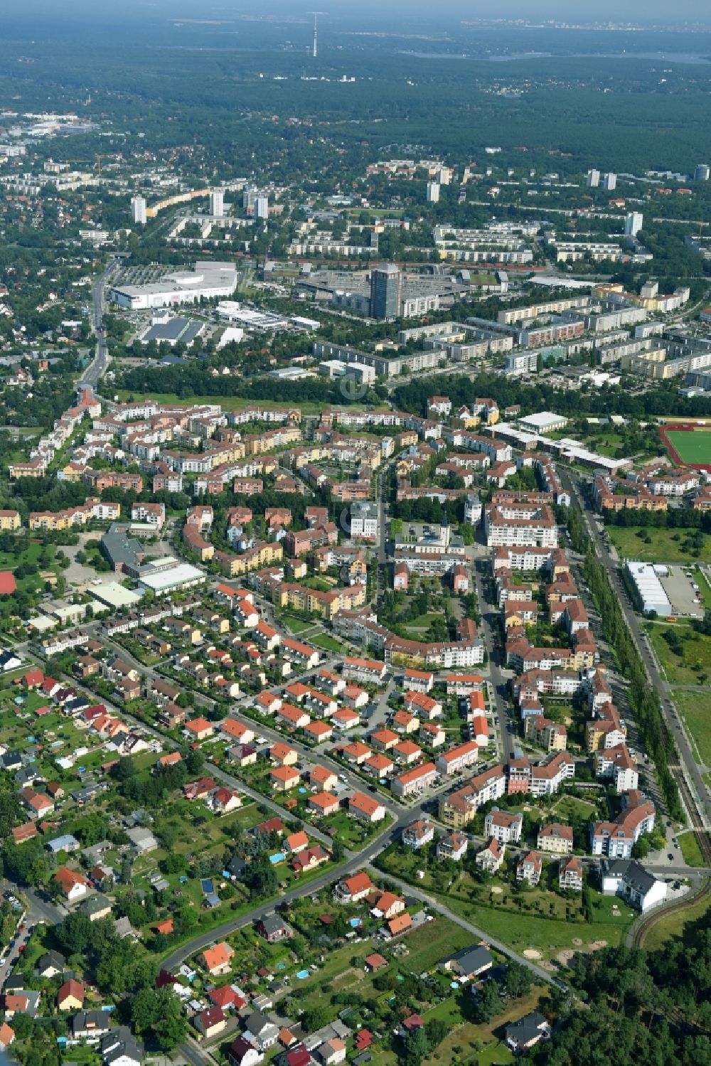 Potsdam von oben - Stadtrand und Außenbezirks- Wohngebiet Kirchsteigfeld in Potsdam im Bundesland Brandenburg, Deutschland