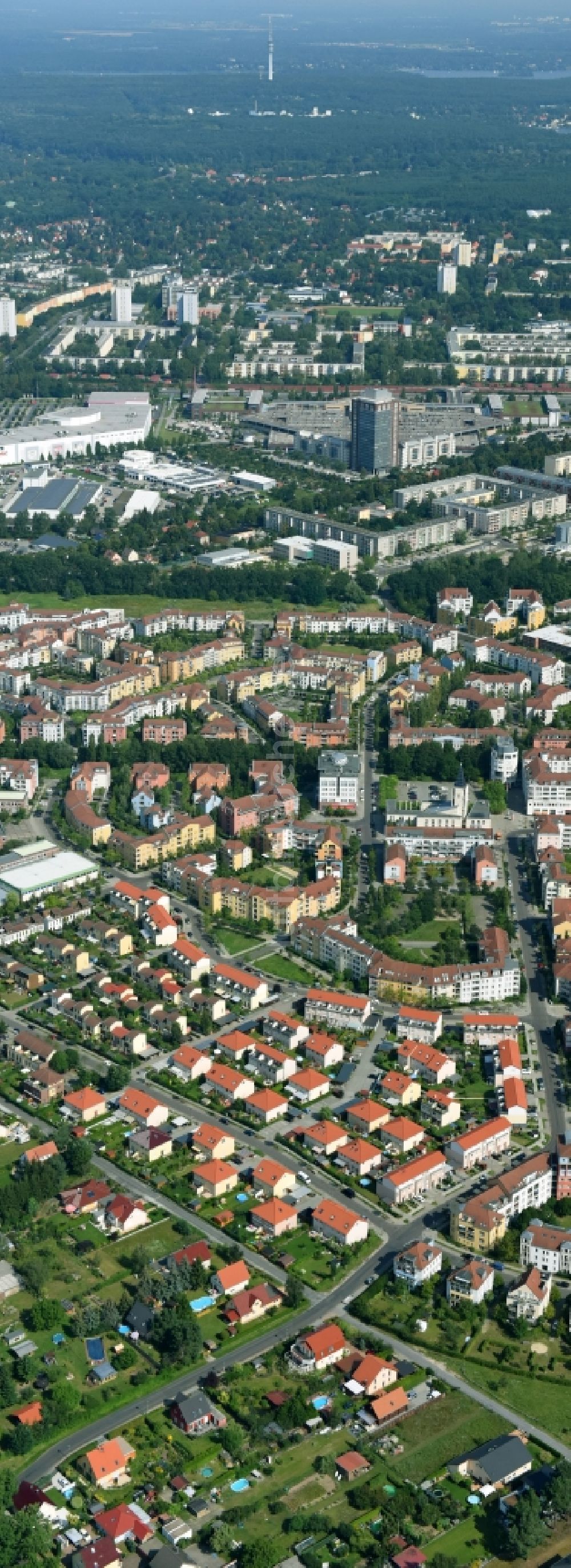 Luftaufnahme Potsdam - Stadtrand und Außenbezirks- Wohngebiet Kirchsteigfeld in Potsdam im Bundesland Brandenburg, Deutschland