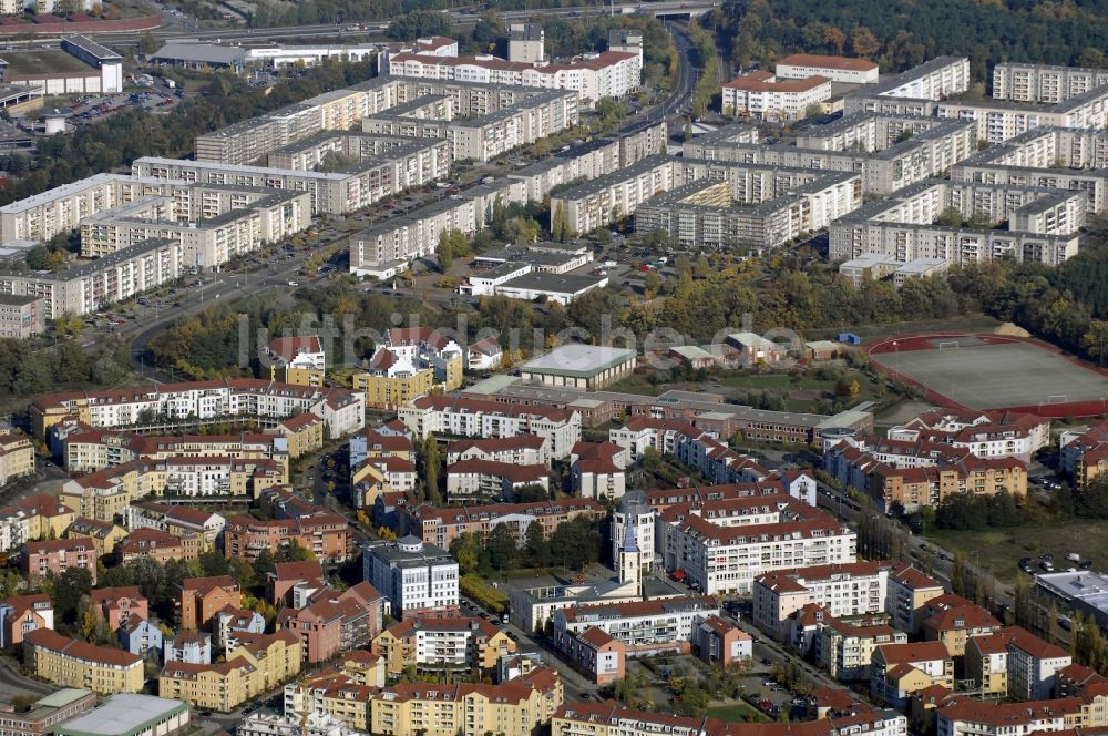 Potsdam von oben - Stadtrand und Außenbezirks- Wohngebiet Kirchsteigfeld in Potsdam im Bundesland Brandenburg, Deutschland