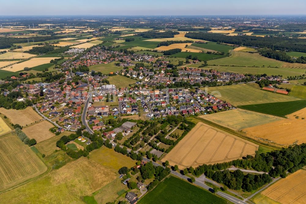 Luftaufnahme Ahlen - Stadtrand und Außenbezirks- Wohngebiete in Ahlen im Bundesland Nordrhein-Westfalen, Deutschland