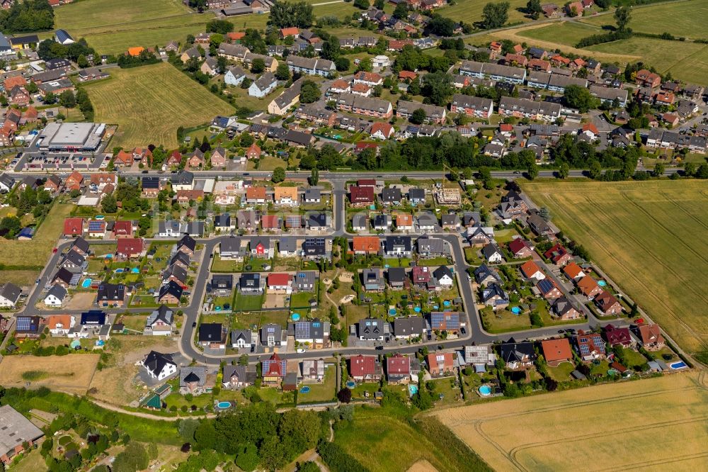 Ahlen von oben - Stadtrand und Außenbezirks- Wohngebiete in Ahlen im Bundesland Nordrhein-Westfalen, Deutschland