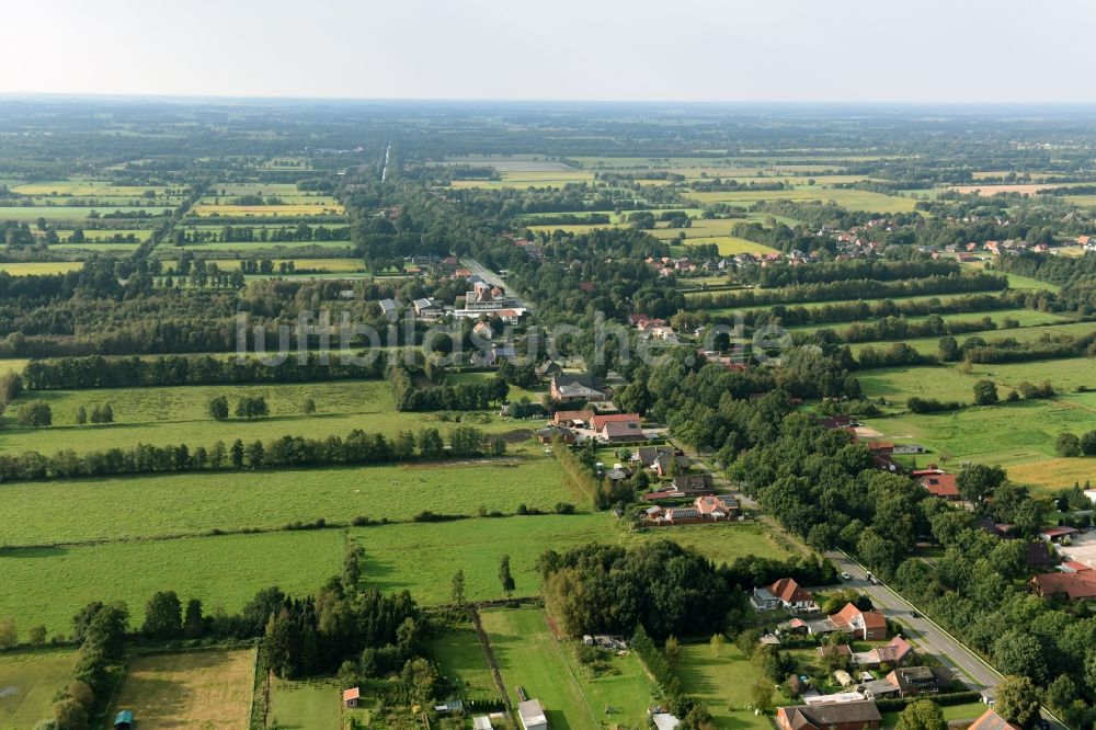 Luftaufnahme Barßel - Stadtrand und Außenbezirks- Wohngebiete in Barßel im Bundesland Niedersachsen