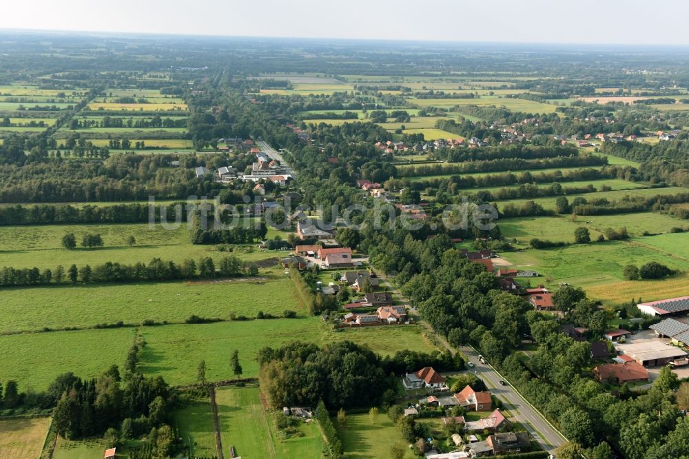 Barßel von oben - Stadtrand und Außenbezirks- Wohngebiete in Barßel im Bundesland Niedersachsen