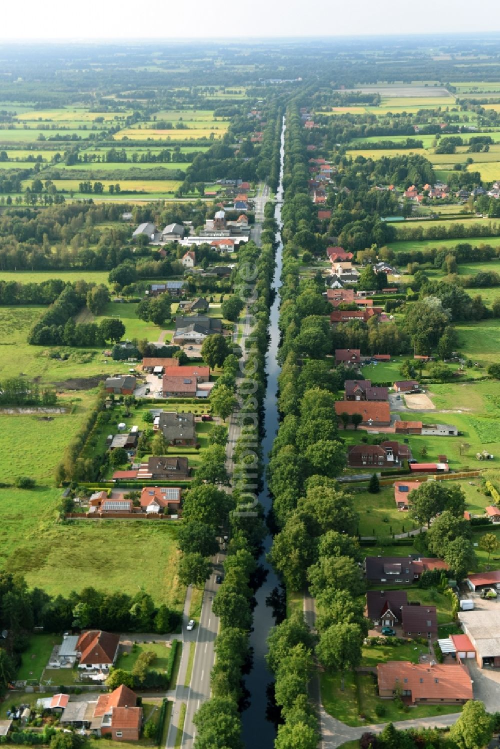 Barßel von oben - Stadtrand und Außenbezirks- Wohngebiete in Barßel im Bundesland Niedersachsen