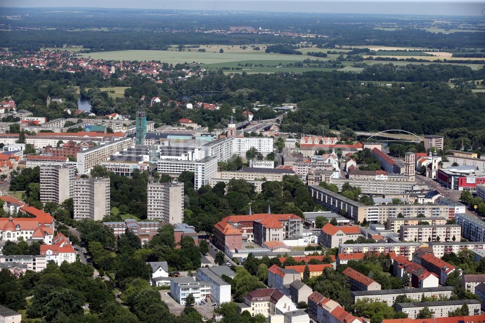 Dessau von oben - Stadtrand und Außenbezirks- Wohngebiete in Dessau im Bundesland Sachsen-Anhalt, Deutschland