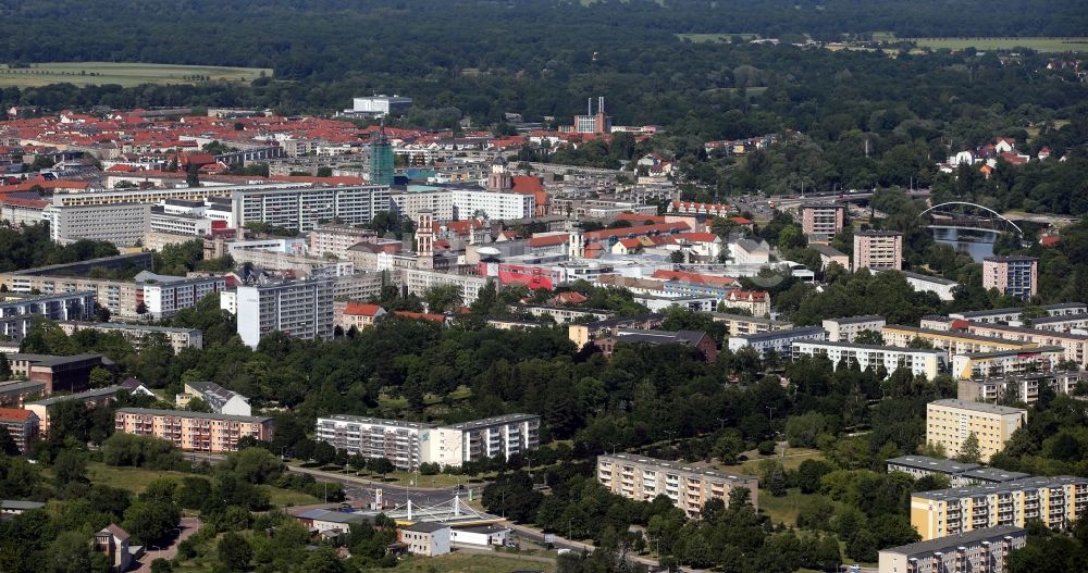 Dessau aus der Vogelperspektive: Stadtrand und Außenbezirks- Wohngebiete in Dessau im Bundesland Sachsen-Anhalt, Deutschland