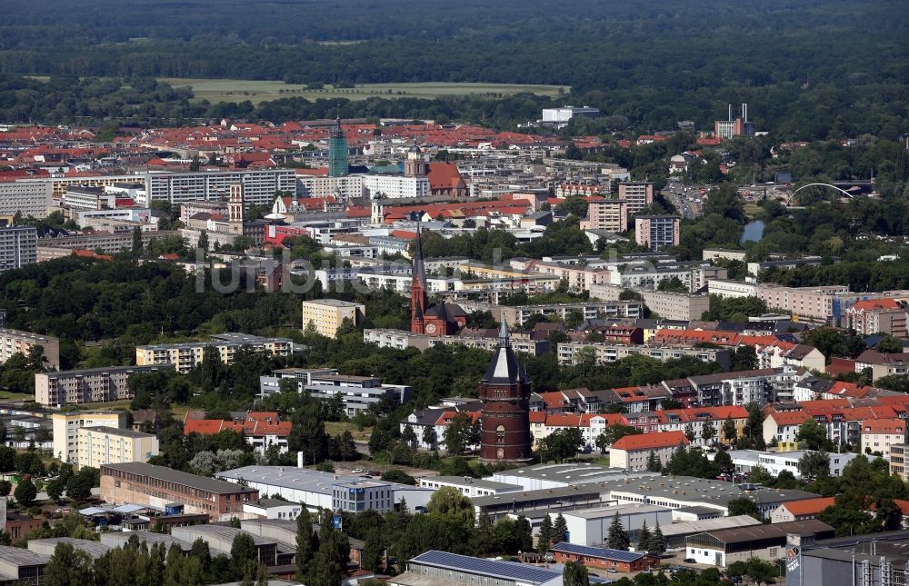 Luftaufnahme Dessau - Stadtrand und Außenbezirks- Wohngebiete in Dessau im Bundesland Sachsen-Anhalt, Deutschland