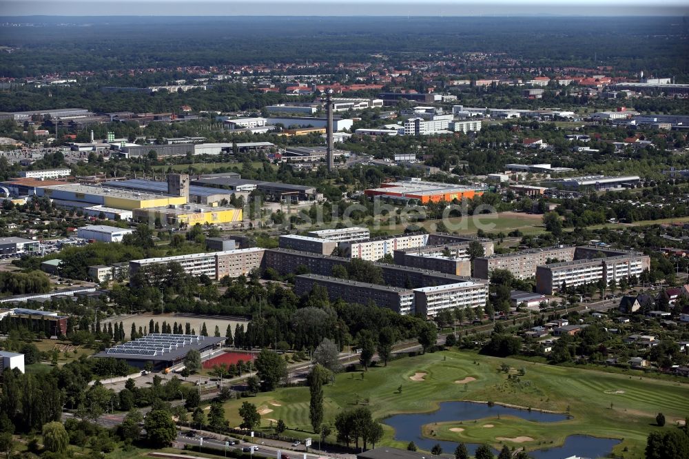 Dessau aus der Vogelperspektive: Stadtrand und Außenbezirks- Wohngebiete in Dessau im Bundesland Sachsen-Anhalt, Deutschland