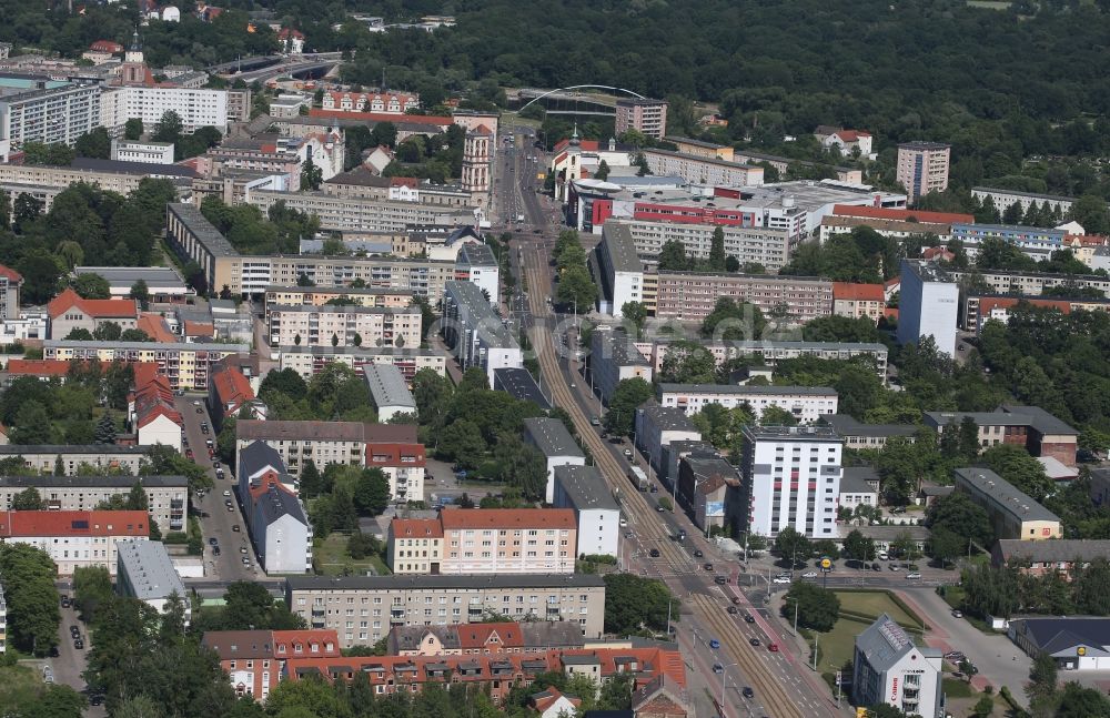 Luftaufnahme Dessau - Stadtrand und Außenbezirks- Wohngebiete in Dessau im Bundesland Sachsen-Anhalt, Deutschland