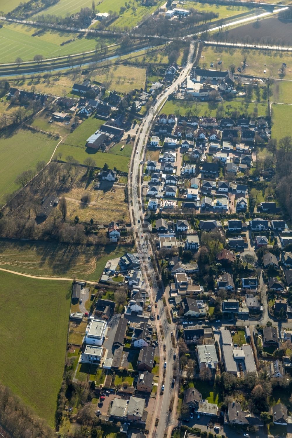 Luftbild Dinslaken - Stadtrand und Außenbezirks- Wohngebiete in Dinslaken im Bundesland Nordrhein-Westfalen, Deutschland