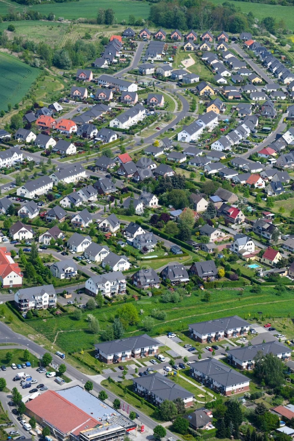 Fahrland von oben - Stadtrand und Außenbezirks- Wohngebiete in Fahrland im Bundesland Brandenburg, Deutschland