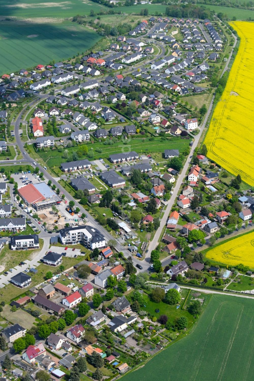 Fahrland aus der Vogelperspektive: Stadtrand und Außenbezirks- Wohngebiete in Fahrland im Bundesland Brandenburg, Deutschland