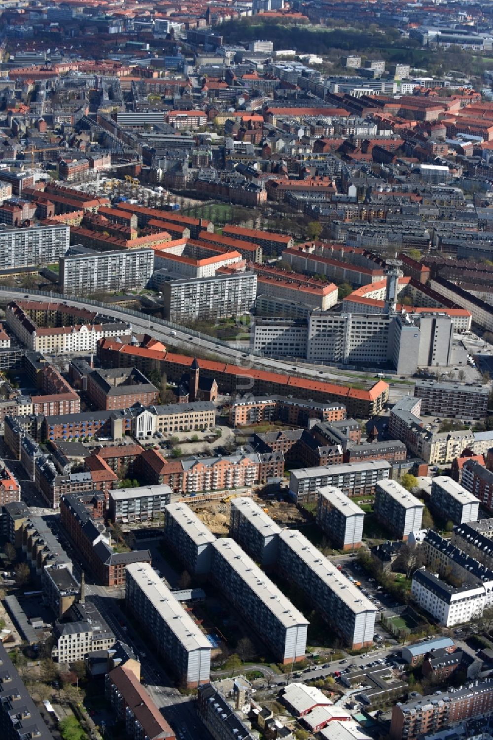 Kopenhagen von oben - Stadtrand und Außenbezirks- Wohngebiete Frederiksberg in Kopenhagen in Dänemark