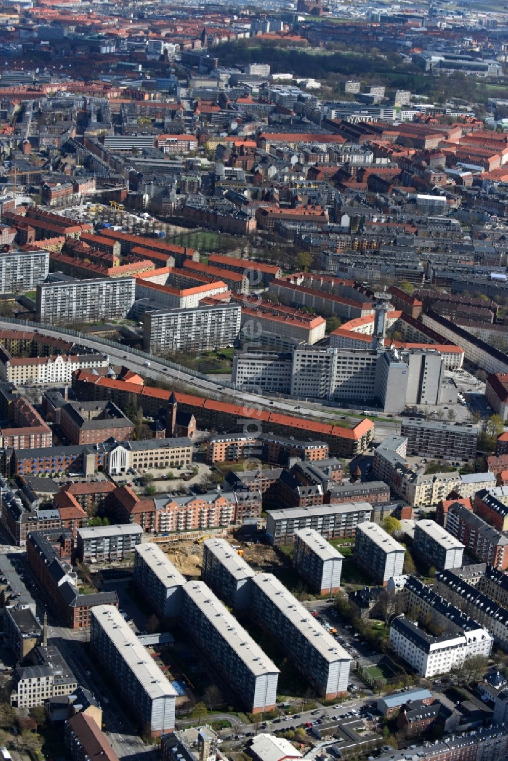 Kopenhagen aus der Vogelperspektive: Stadtrand und Außenbezirks- Wohngebiete Frederiksberg in Kopenhagen in Dänemark