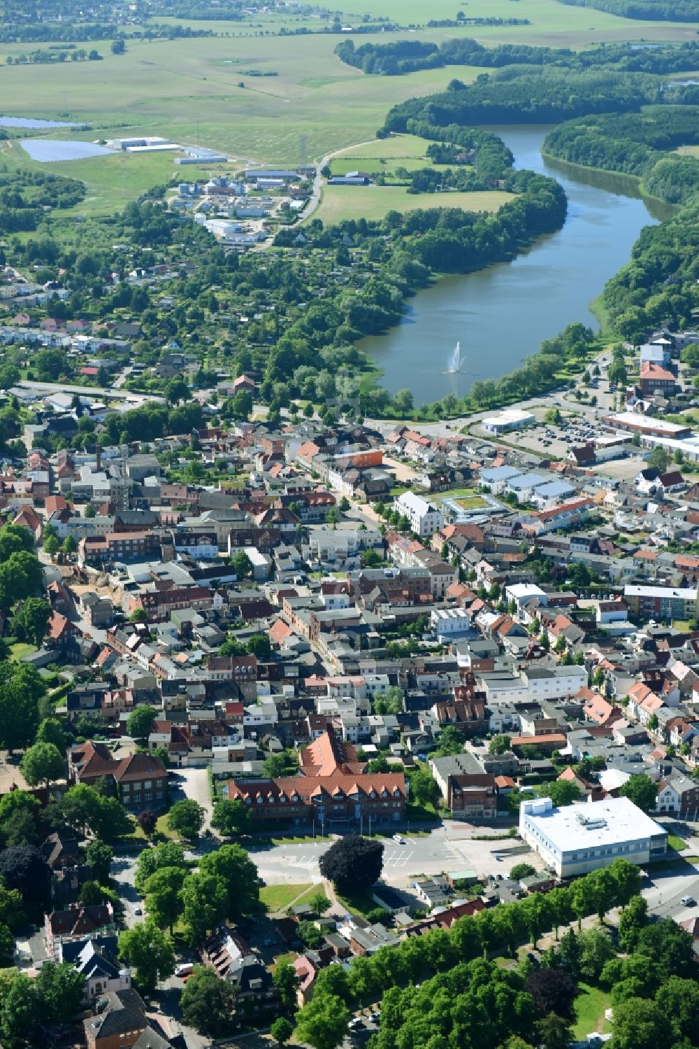 Luftaufnahme Grevesmühlen - Stadtrand und Außenbezirks- Wohngebiete in Grevesmühlen im Bundesland Mecklenburg-Vorpommern, Deutschland