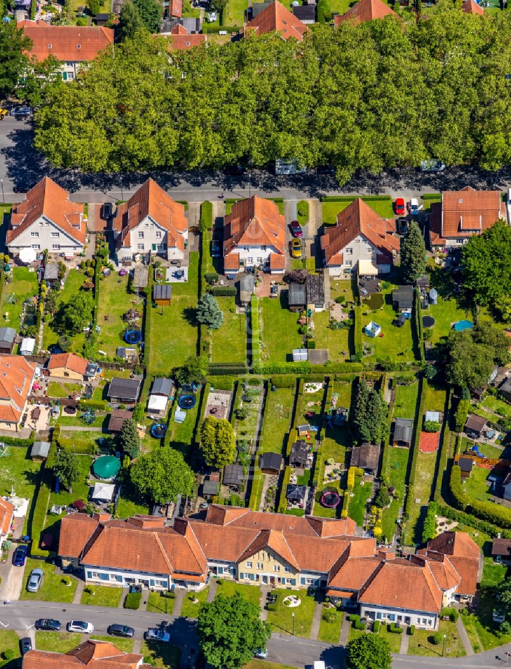 Herne von oben - Stadtrand und Außenbezirks- Wohngebiete historischen Bergarbeitersiedlung, Zechenhäuser Gartenstadt Teutoburgia in Herne im Bundesland Nordrhein-Westfalen, Deutschland