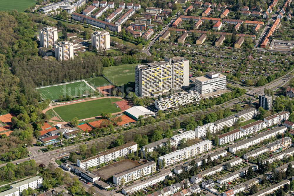 Karlsruhe von oben - Stadtrand und Außenbezirks- Wohngebiete in Karlsruhe im Bundesland Baden-Württemberg, Deutschland